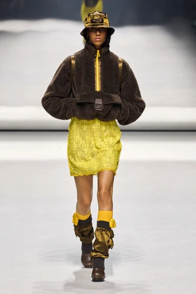 Look 22
